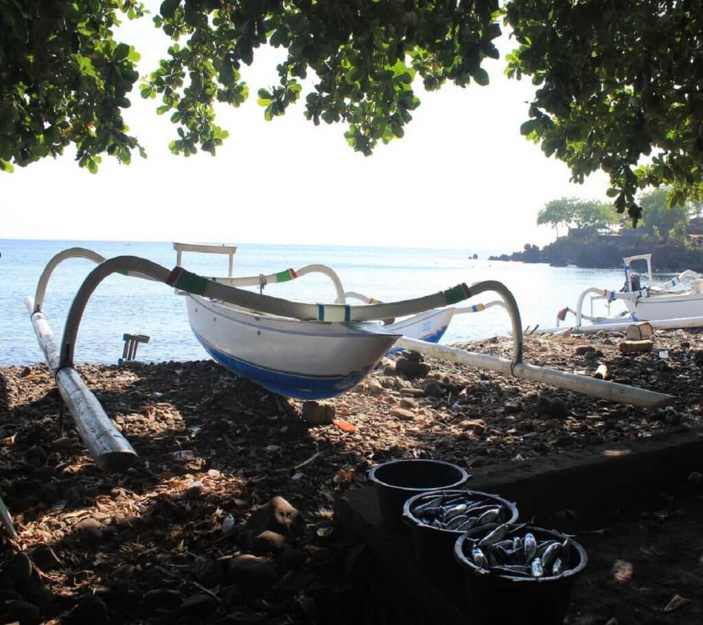 Jukung at the Drop off in Tulamben Beach 